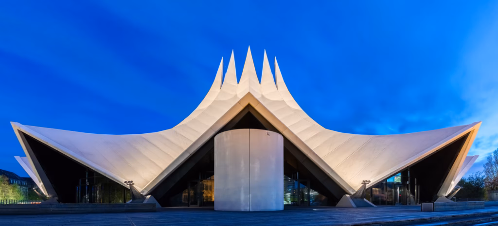 Tempodrom,_Berlín,_Alemania,_2016-04-22,_DD_01-03_HDR_opt